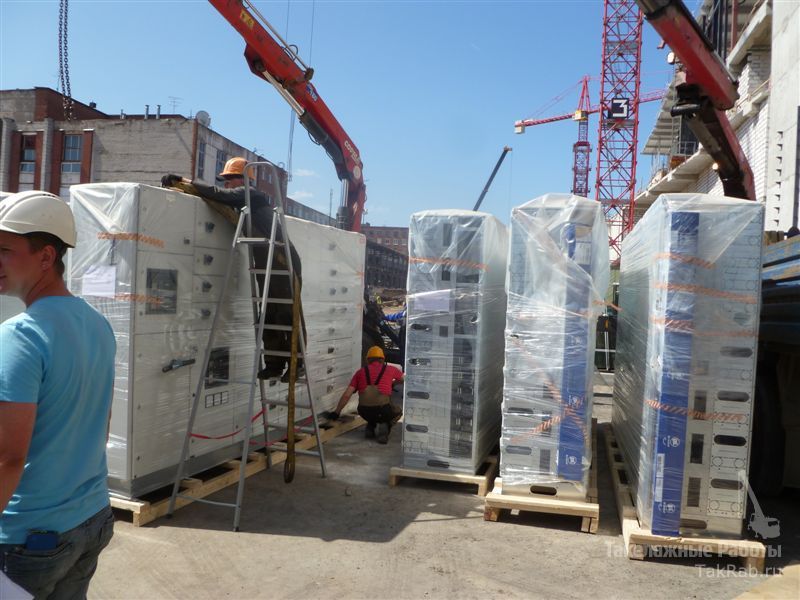 Подъем электрошкафов на технический этаж.