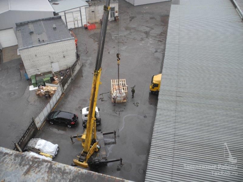 Подъём фрезерного станка с ЧПУ на пятый этаж.