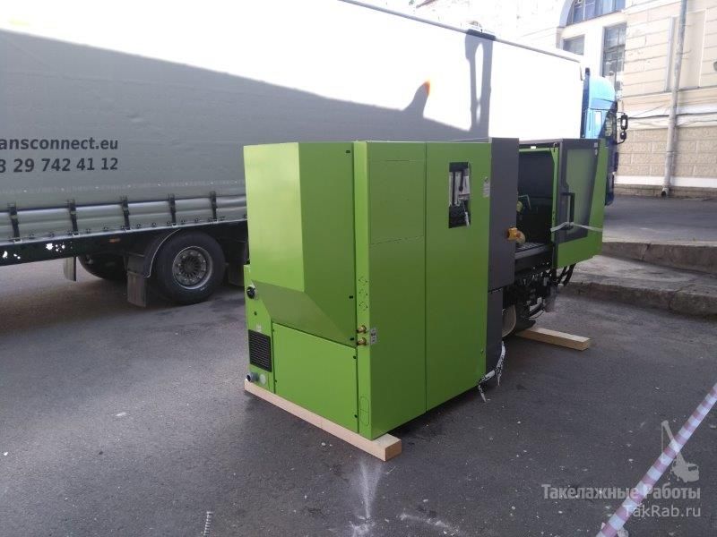 Занос в оконный проём термопластавтомата.